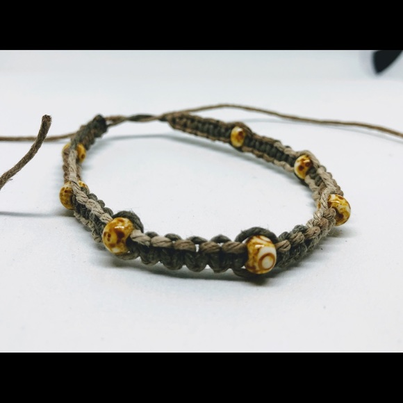 Hemp knot bracelet - Picture 3 of 4